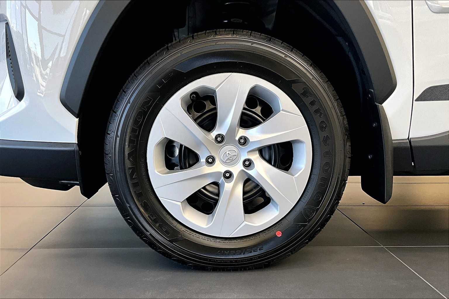 2025 Toyota RAV4 LE - Photo 8
