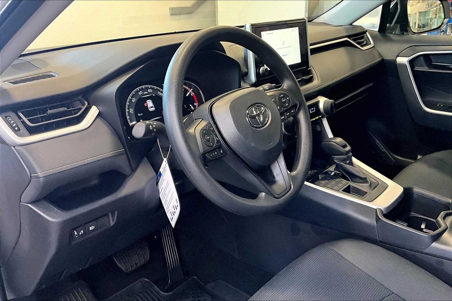 2025 Toyota RAV4 LE - Photo 9