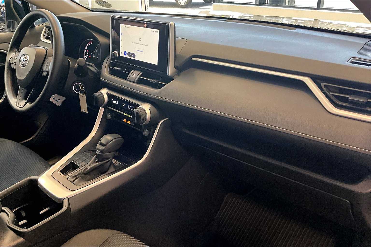 2025 Toyota RAV4 LE - Photo 10