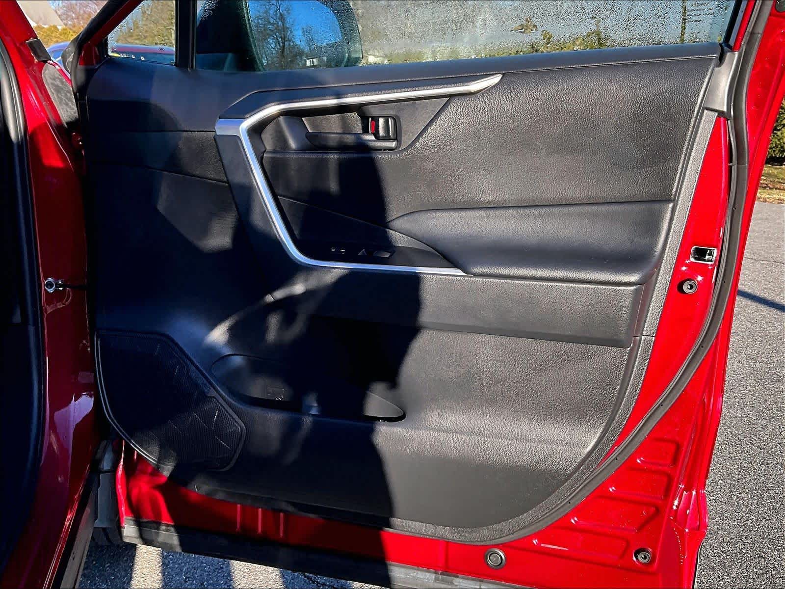 2022 Toyota RAV4 LE - Photo 12