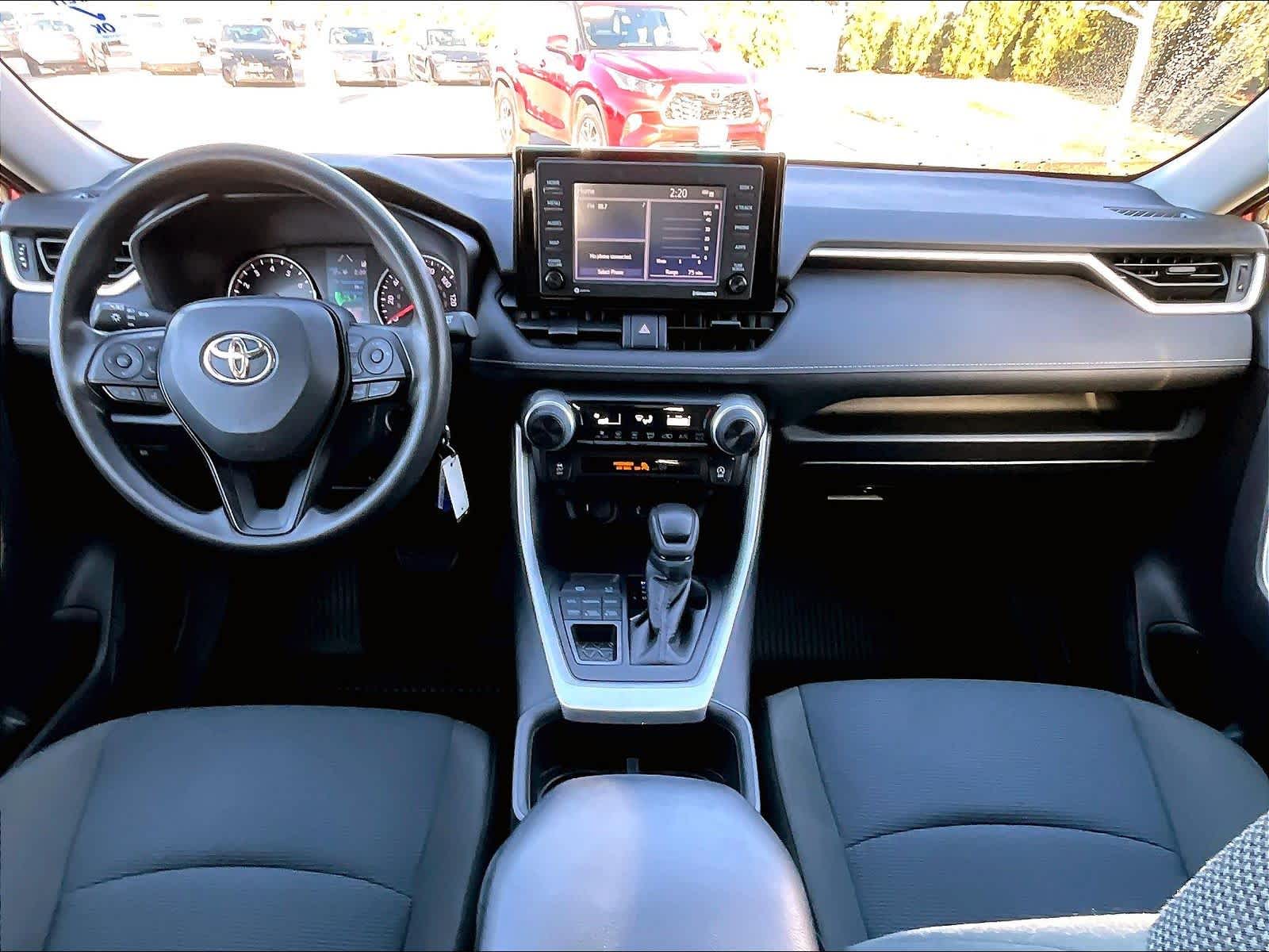 2022 Toyota RAV4 LE - Photo 21