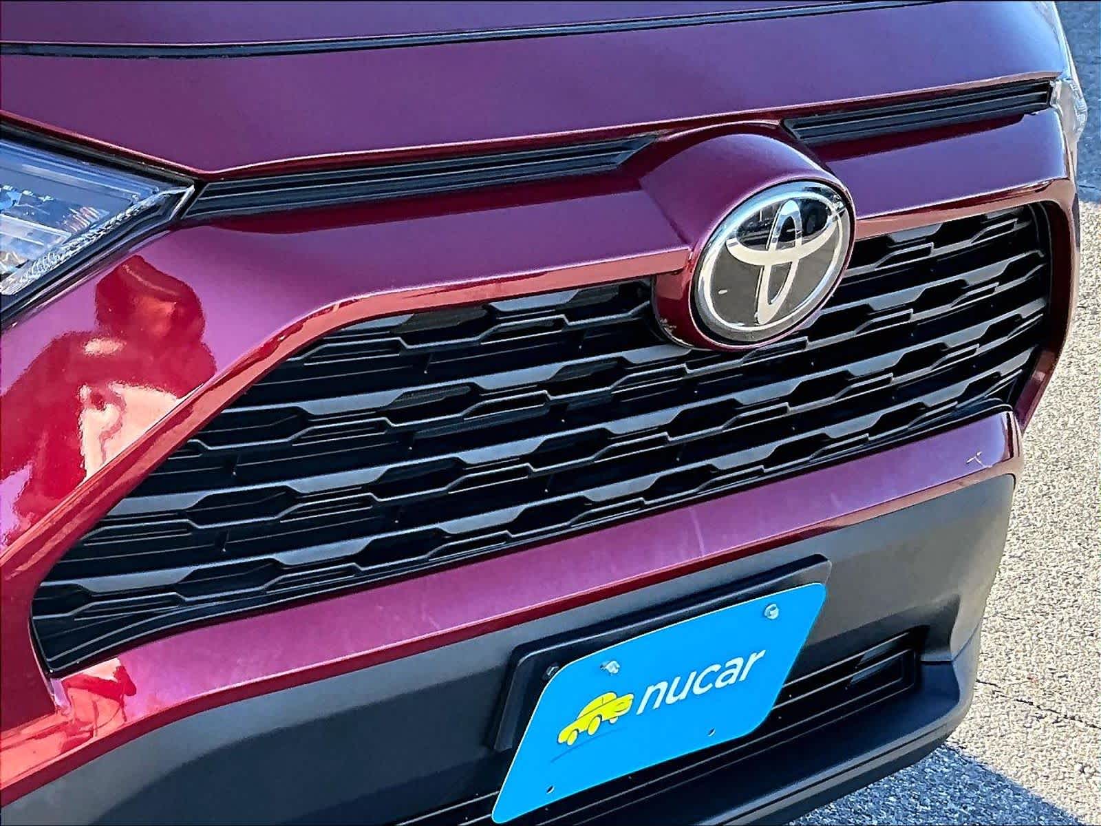 2022 Toyota RAV4 LE - Photo 32