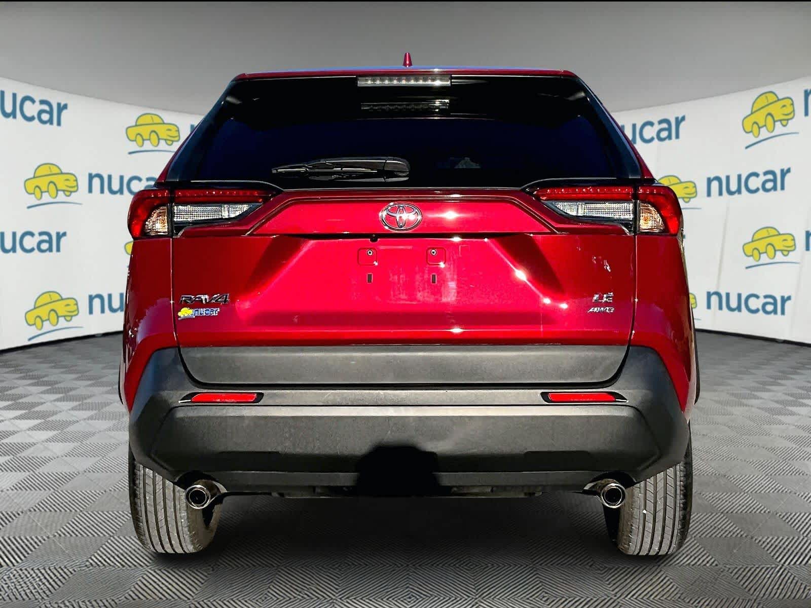 2022 Toyota RAV4 LE - Photo 5