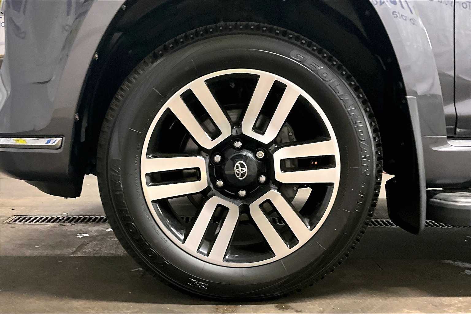 2022 Toyota 4Runner Limited - Photo 7