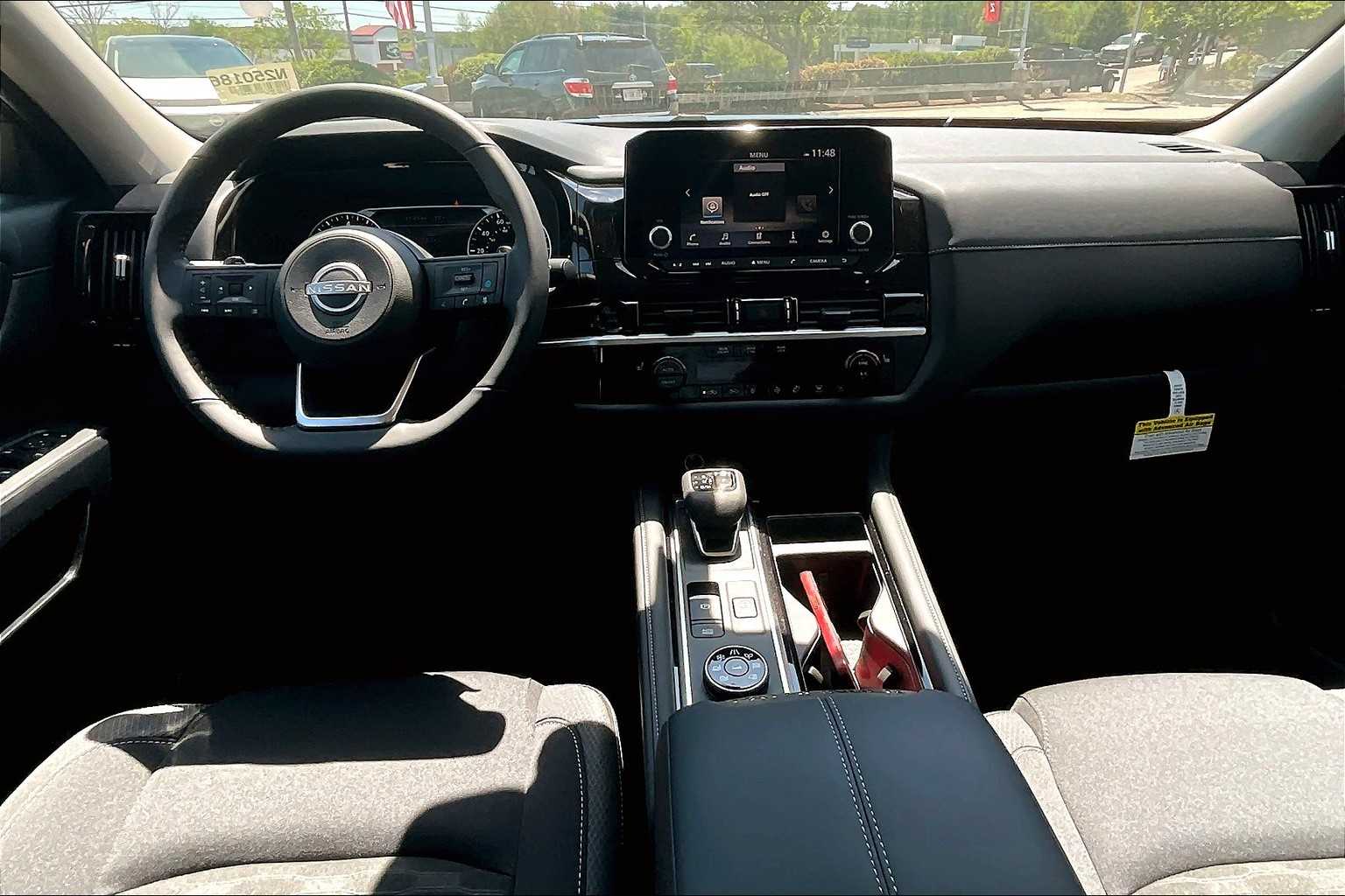 2025 Nissan Pathfinder SV - Photo 11