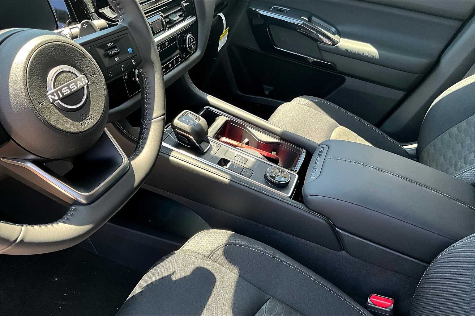 2025 Nissan Pathfinder SV - Photo 13