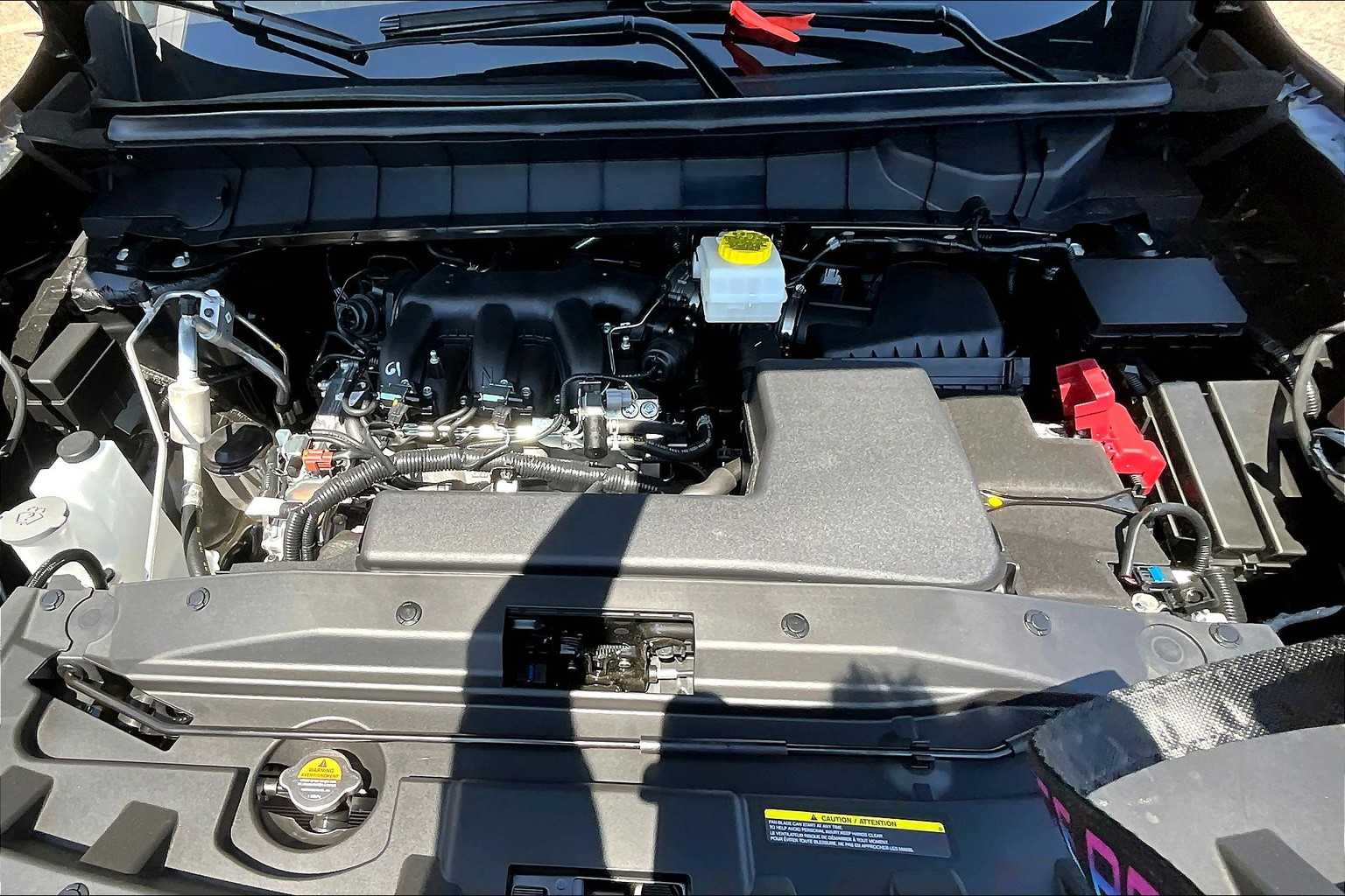 2025 Nissan Pathfinder SV - Photo 15