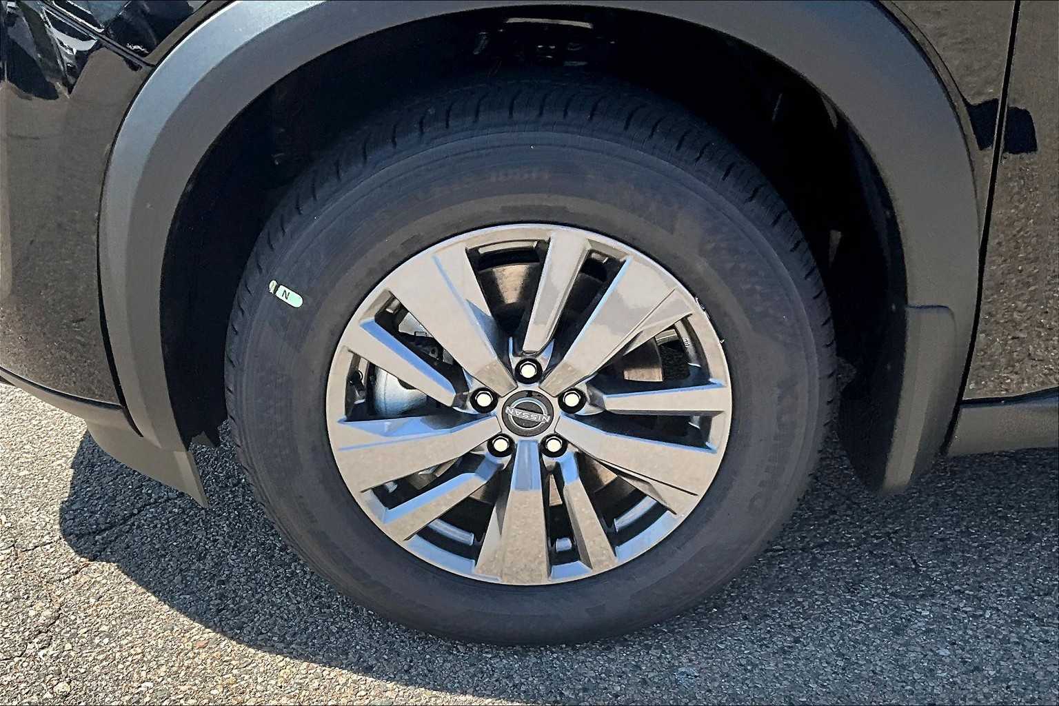2025 Nissan Pathfinder SV - Photo 7