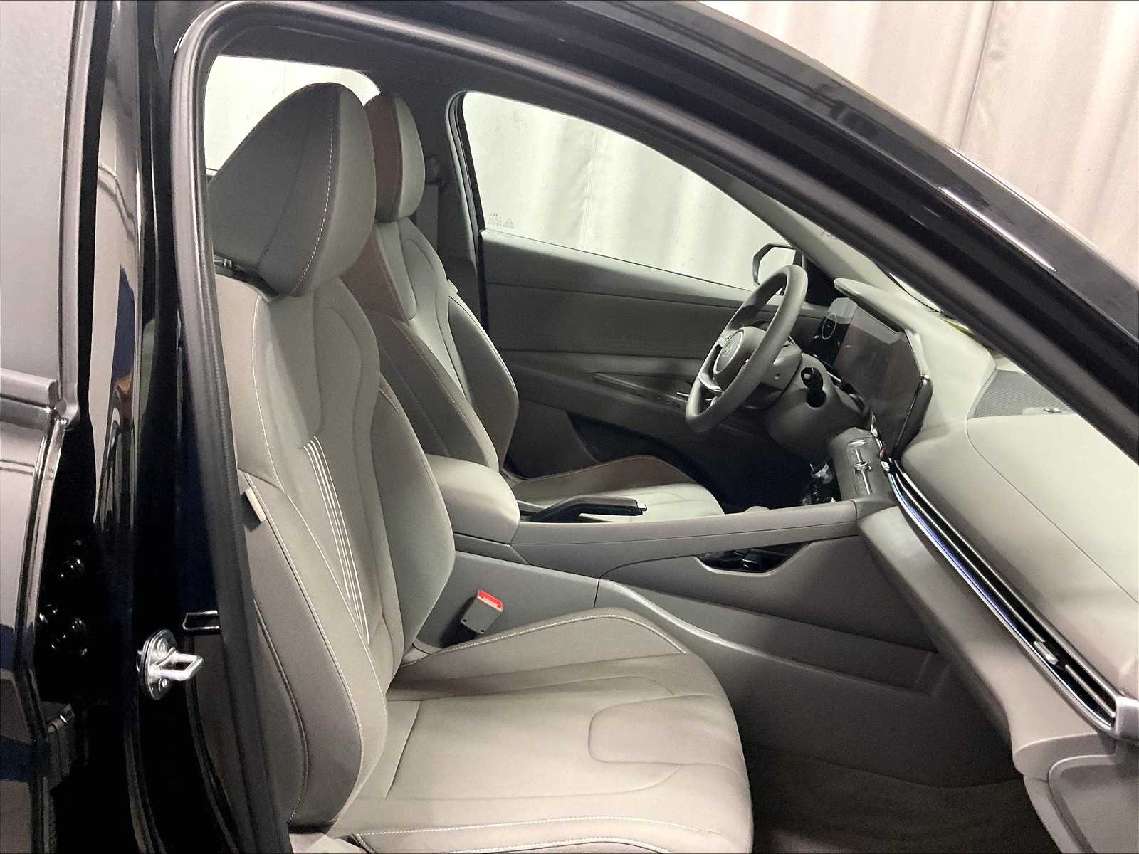 2024 Hyundai Elantra SEL - Photo 11