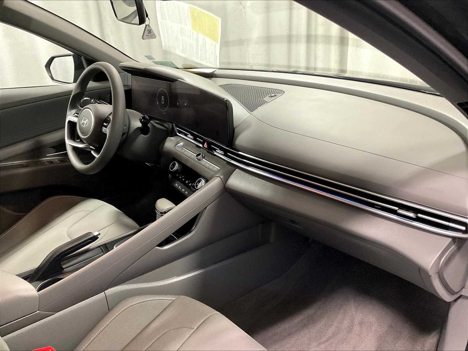 2024 Hyundai Elantra SEL - Photo 14