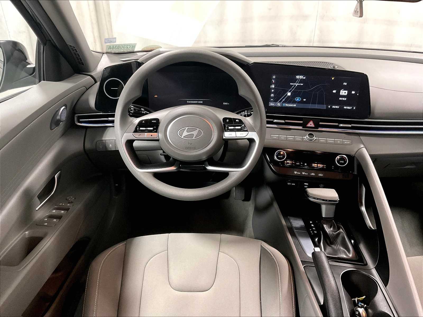 2024 Hyundai Elantra SEL - Photo 17