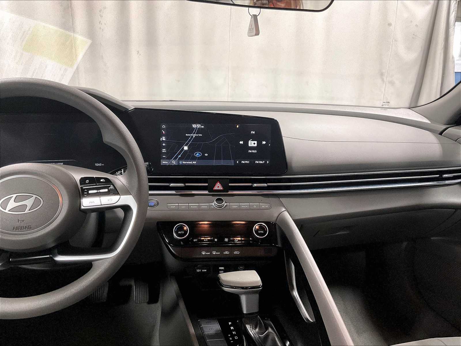 2024 Hyundai Elantra SEL - Photo 18