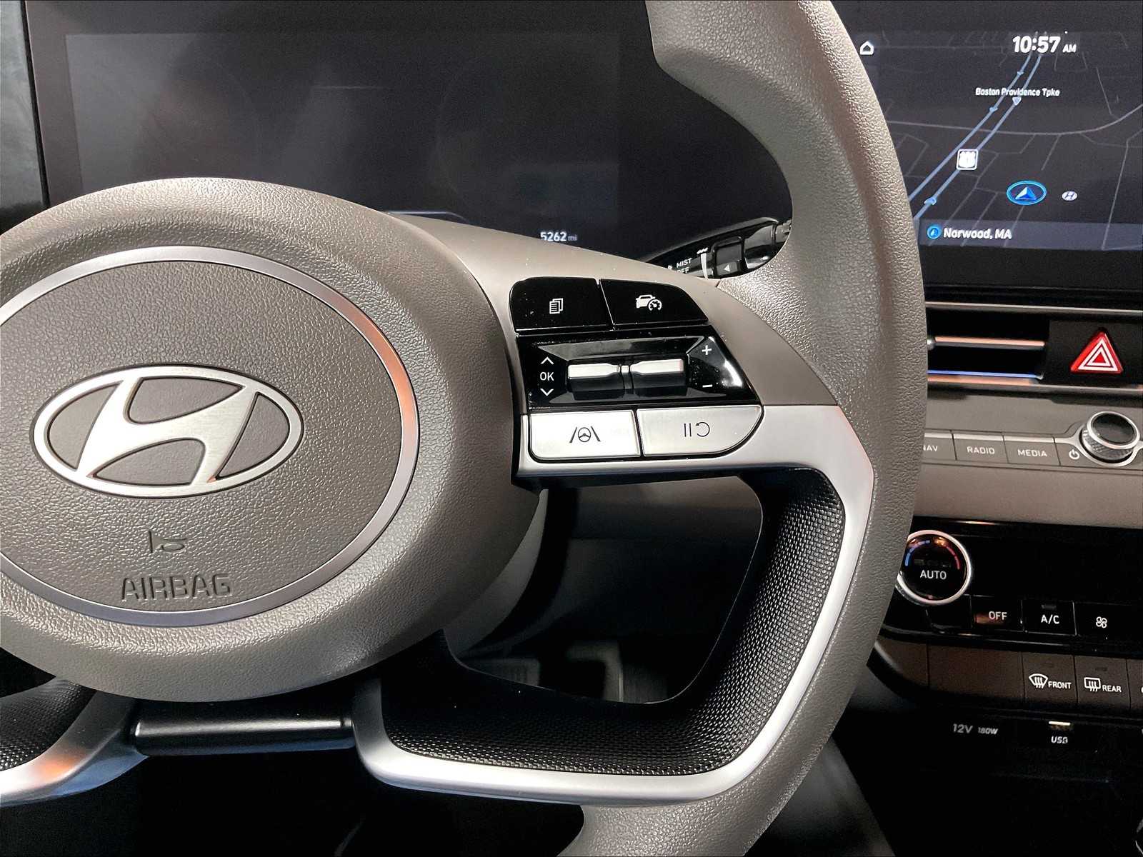 2024 Hyundai Elantra SEL - Photo 23