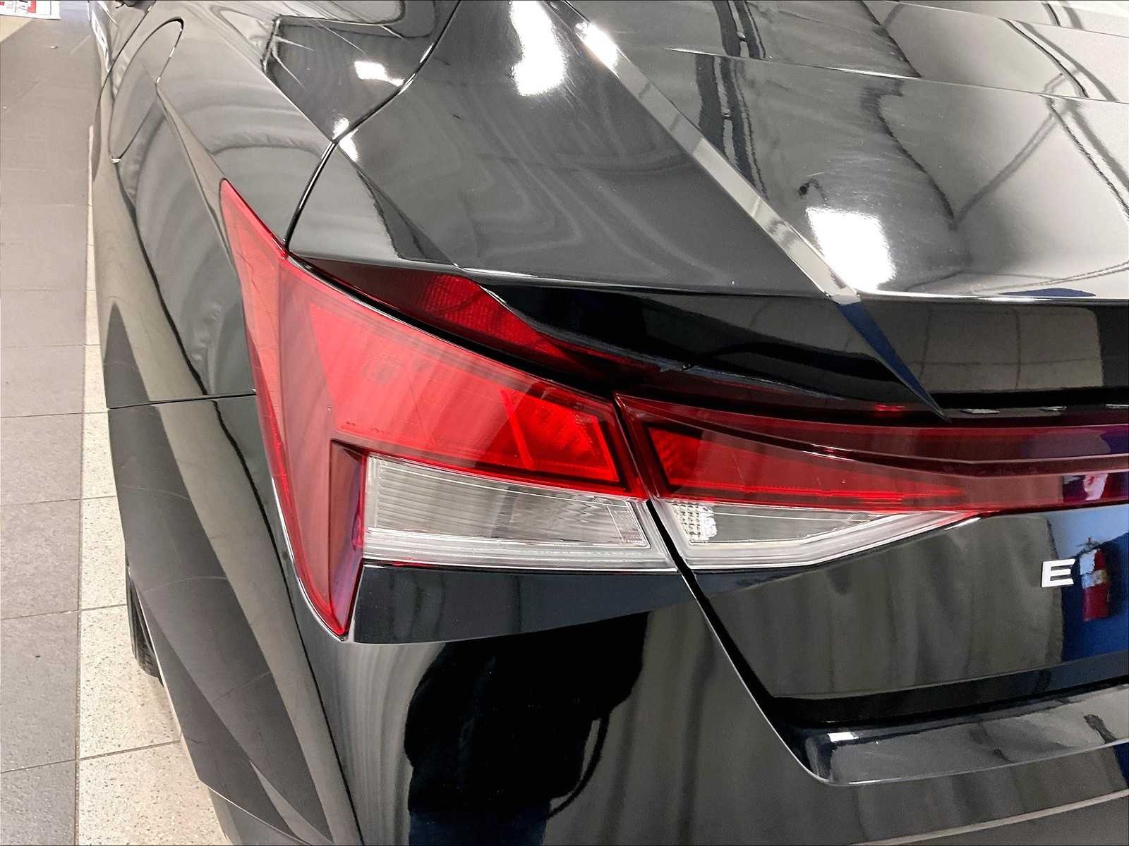 2024 Hyundai Elantra SEL - Photo 32