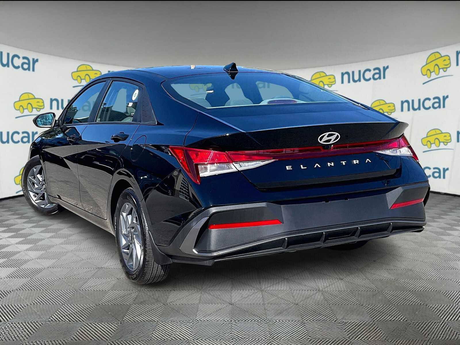 2024 Hyundai Elantra SEL - Photo 4