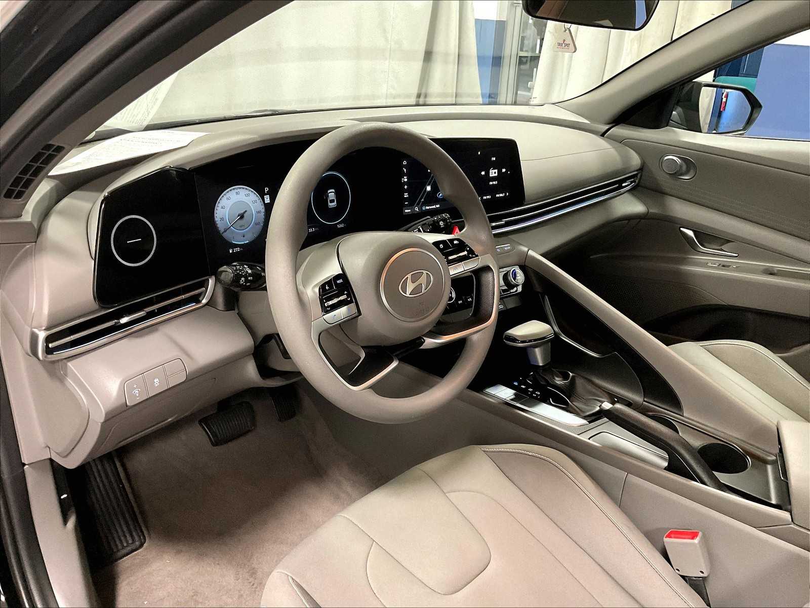 2024 Hyundai Elantra SEL - Photo 8
