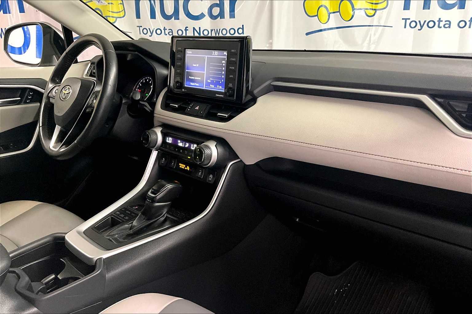 2021 Toyota RAV4 XLE Premium - Photo 14
