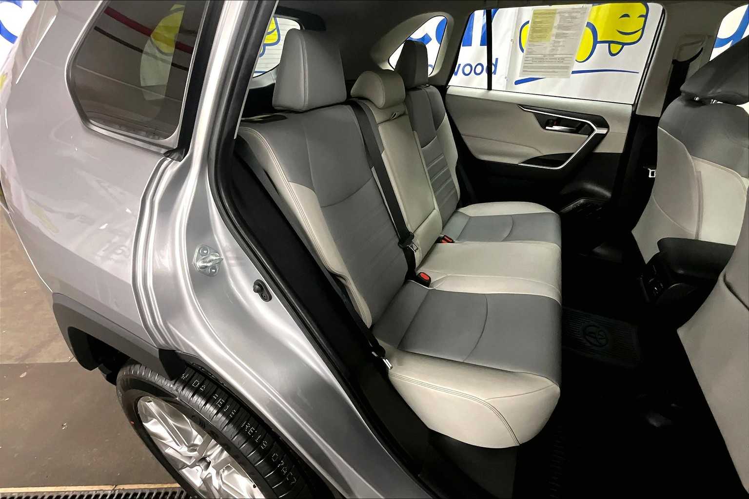 2021 Toyota RAV4 XLE Premium - Photo 16