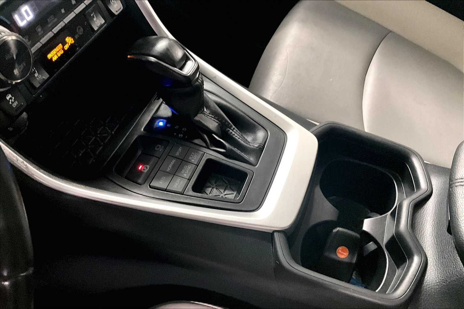 2021 Toyota RAV4 XLE Premium - Photo 20