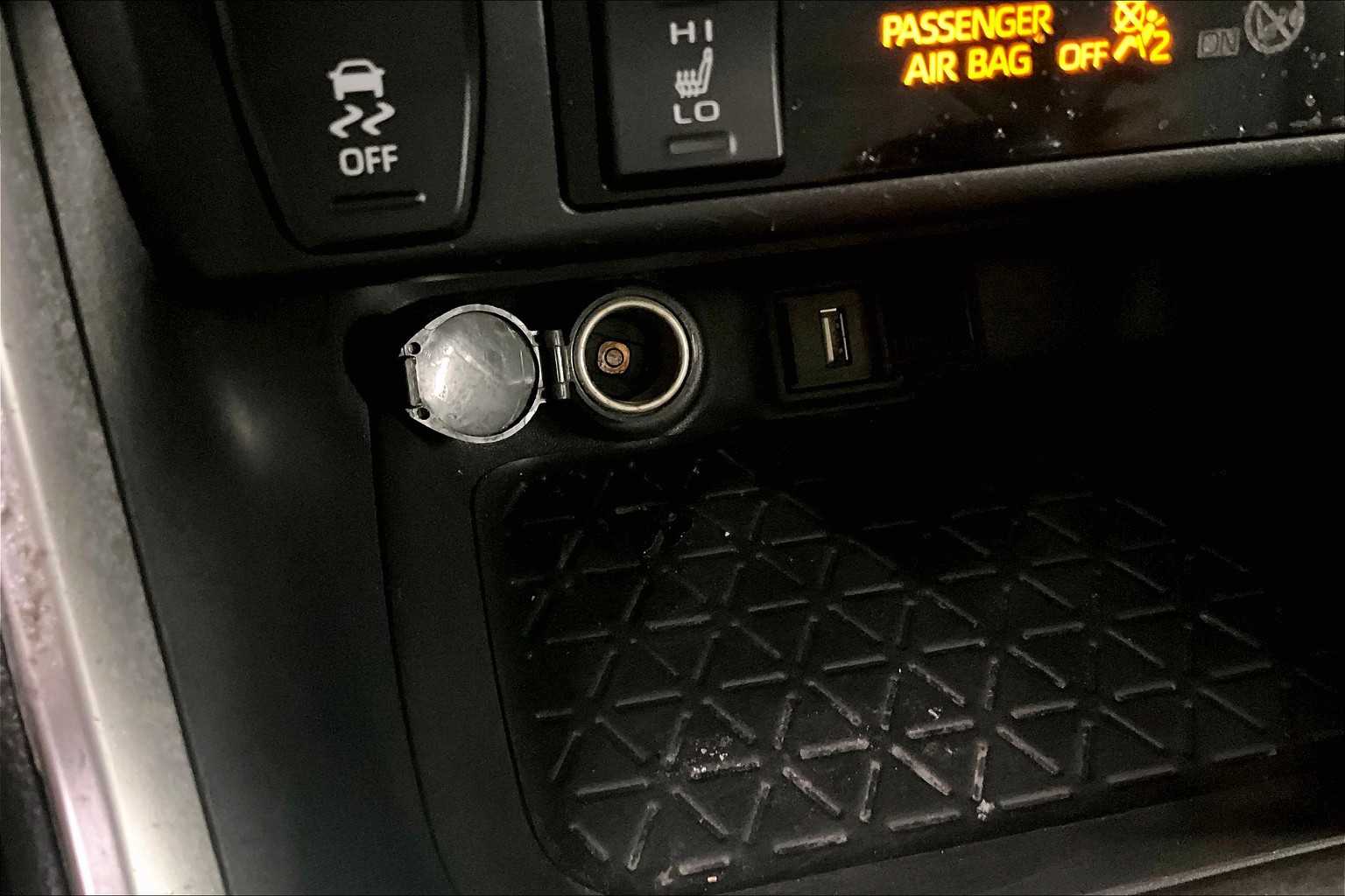 2021 Toyota RAV4 XLE Premium - Photo 27