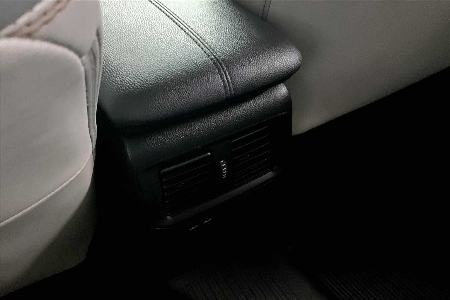 2021 Toyota RAV4 XLE Premium - Photo 28