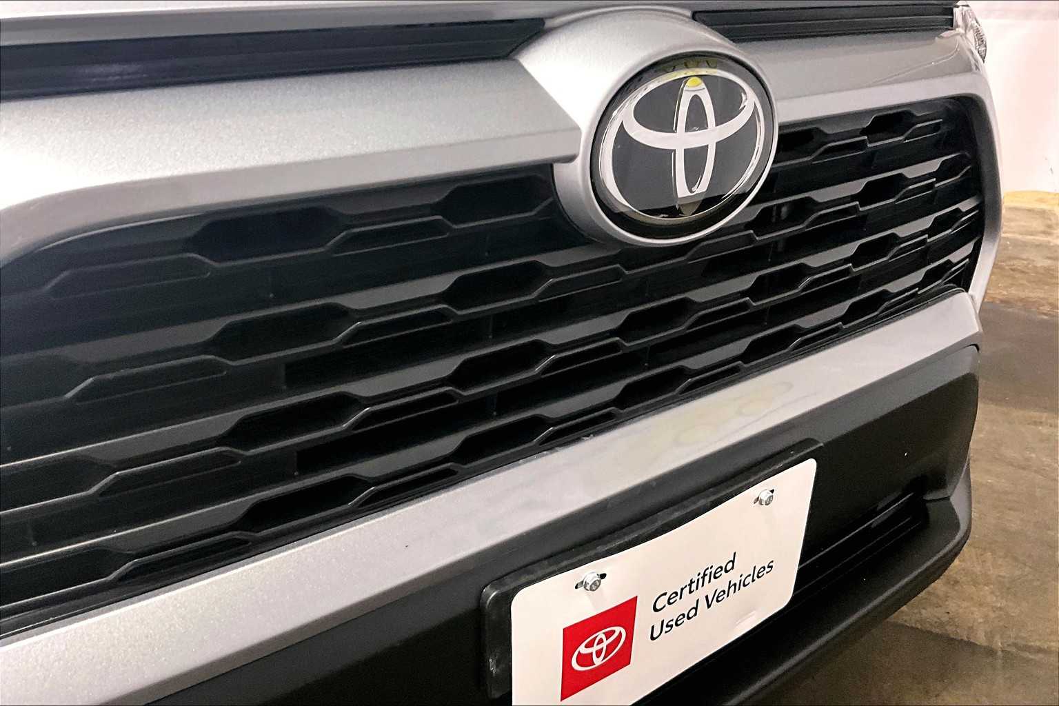 2021 Toyota RAV4 XLE Premium - Photo 32