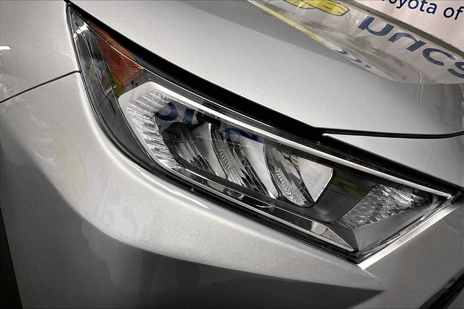 2021 Toyota RAV4 XLE Premium - Photo 33