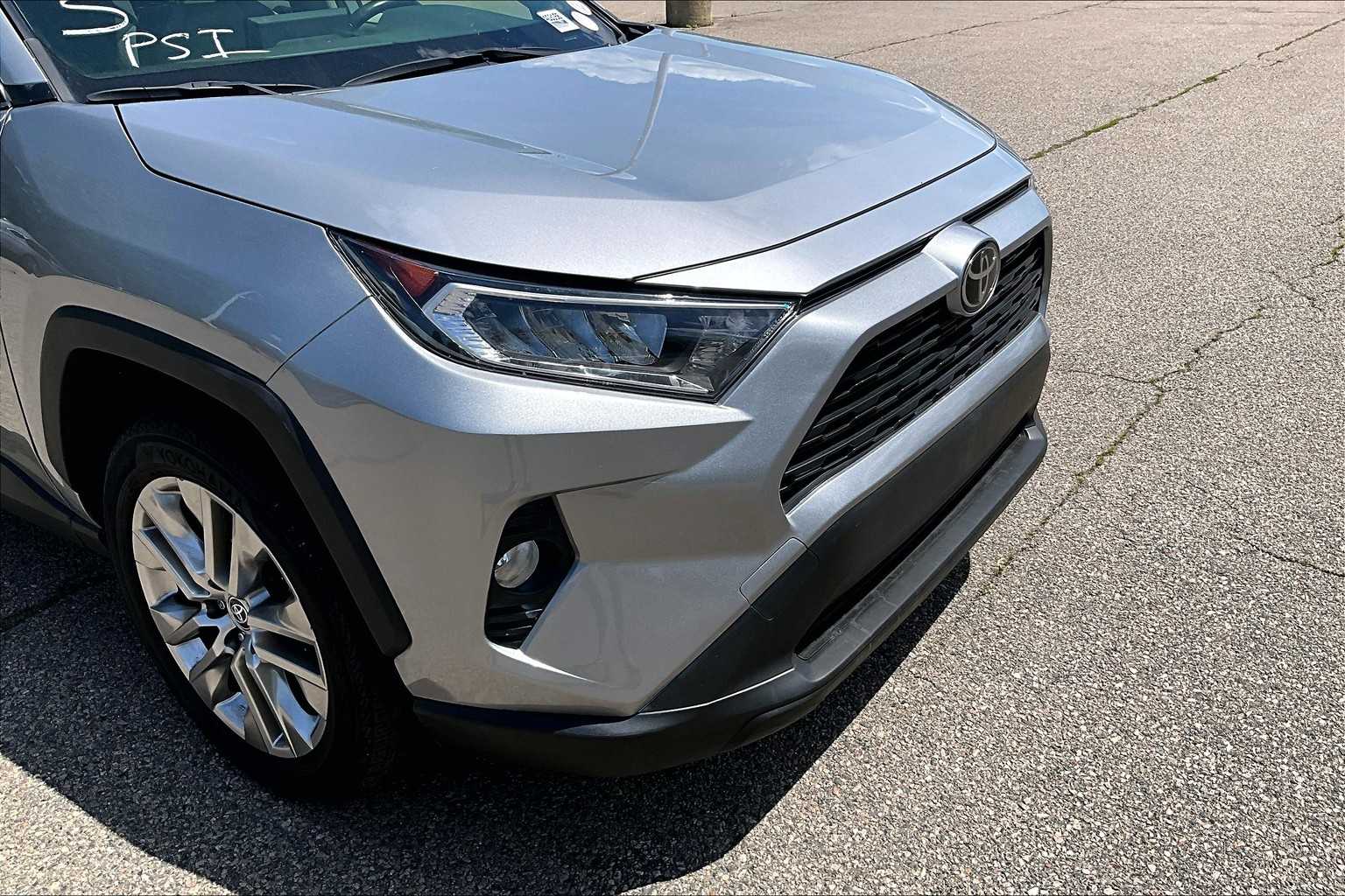 2021 Toyota RAV4 XLE Premium - Photo 5