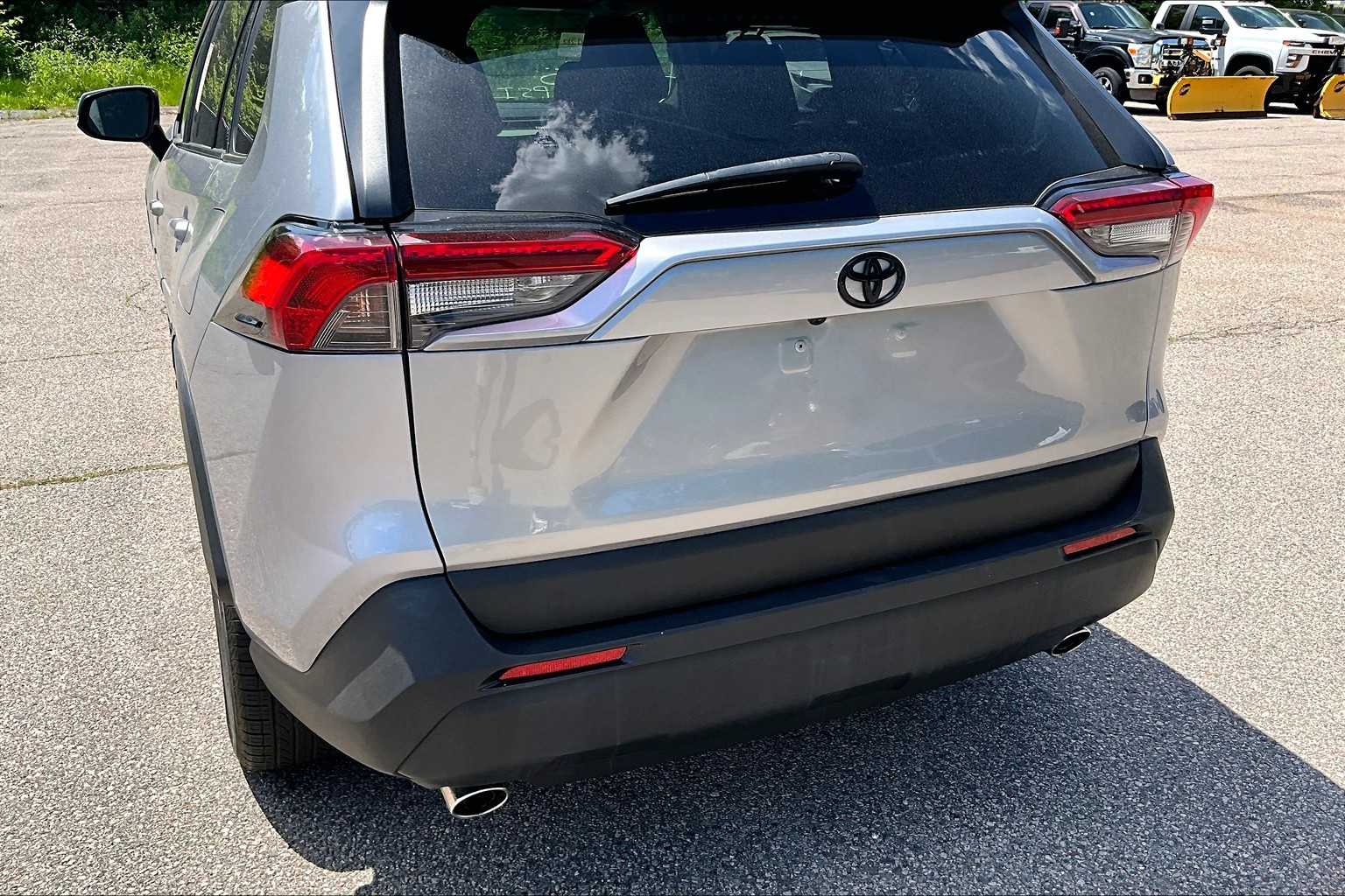 2021 Toyota RAV4 XLE Premium - Photo 7