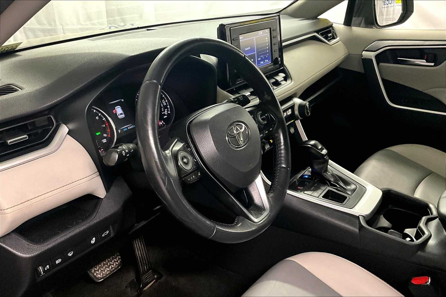 2021 Toyota RAV4 XLE Premium - Photo 8
