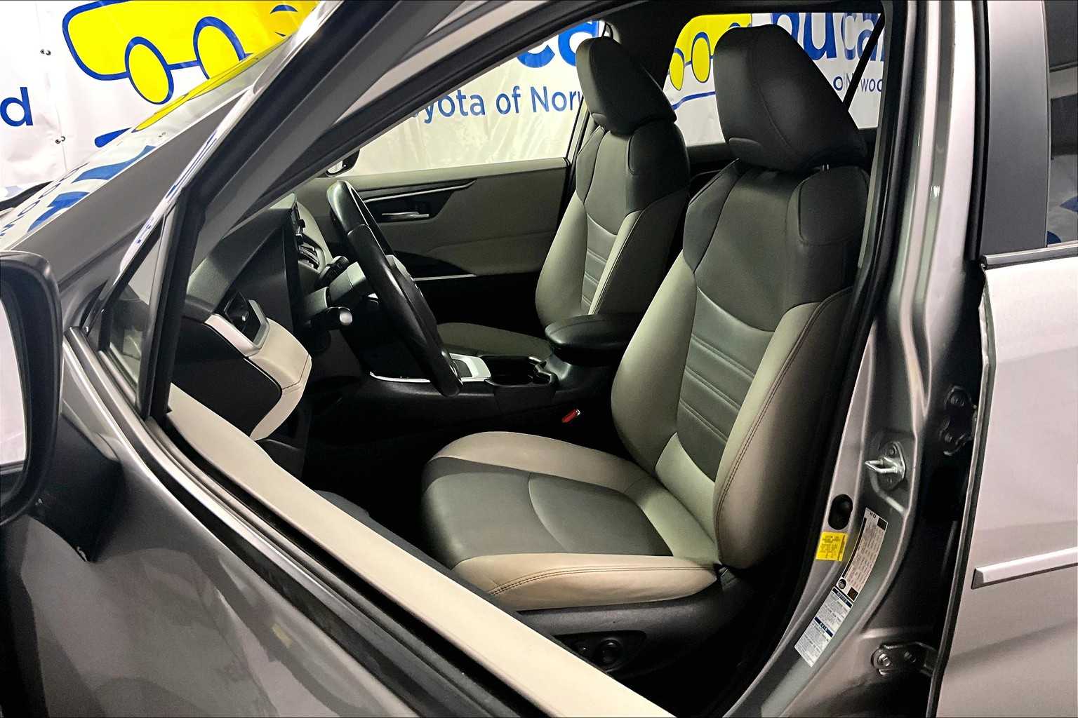 2021 Toyota RAV4 XLE Premium - Photo 10