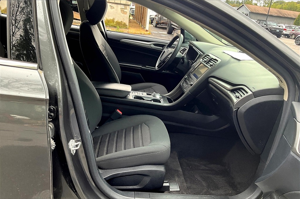 2020 Ford Fusion SE - Photo 14