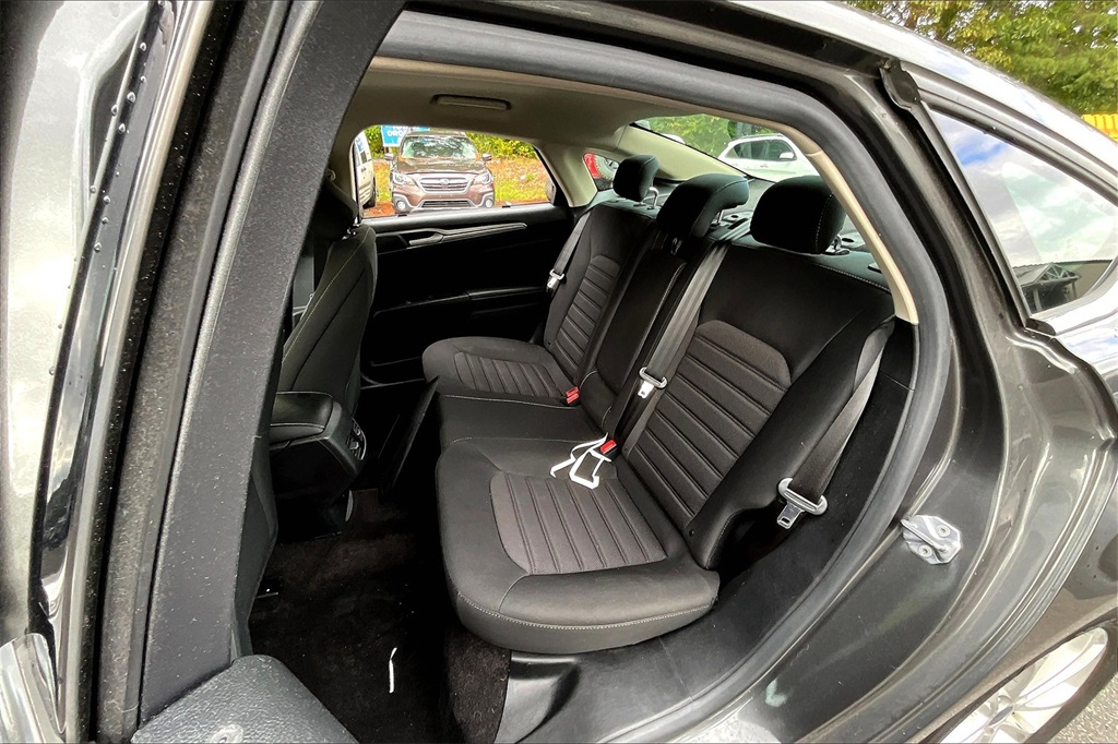 2020 Ford Fusion SE - Photo 15