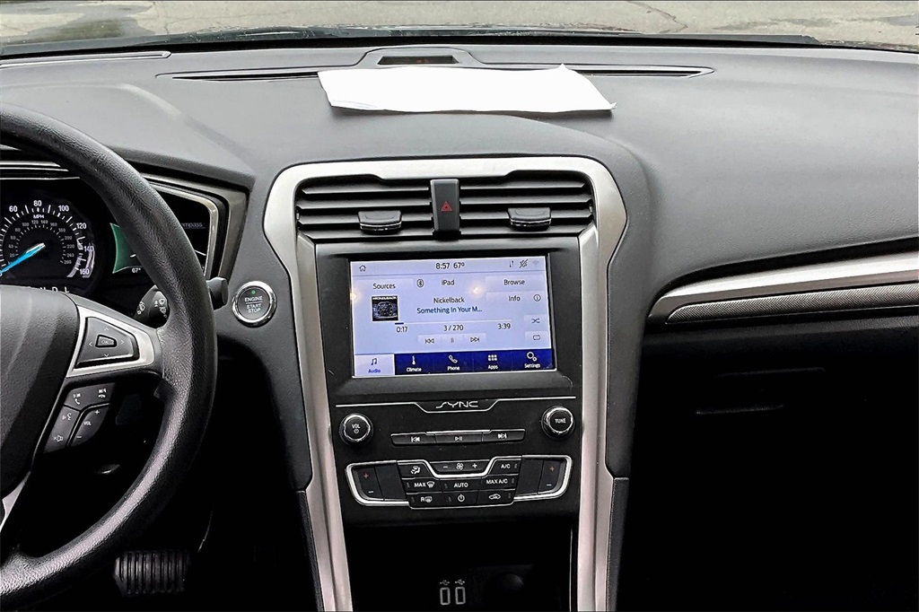 2020 Ford Fusion SE - Photo 18