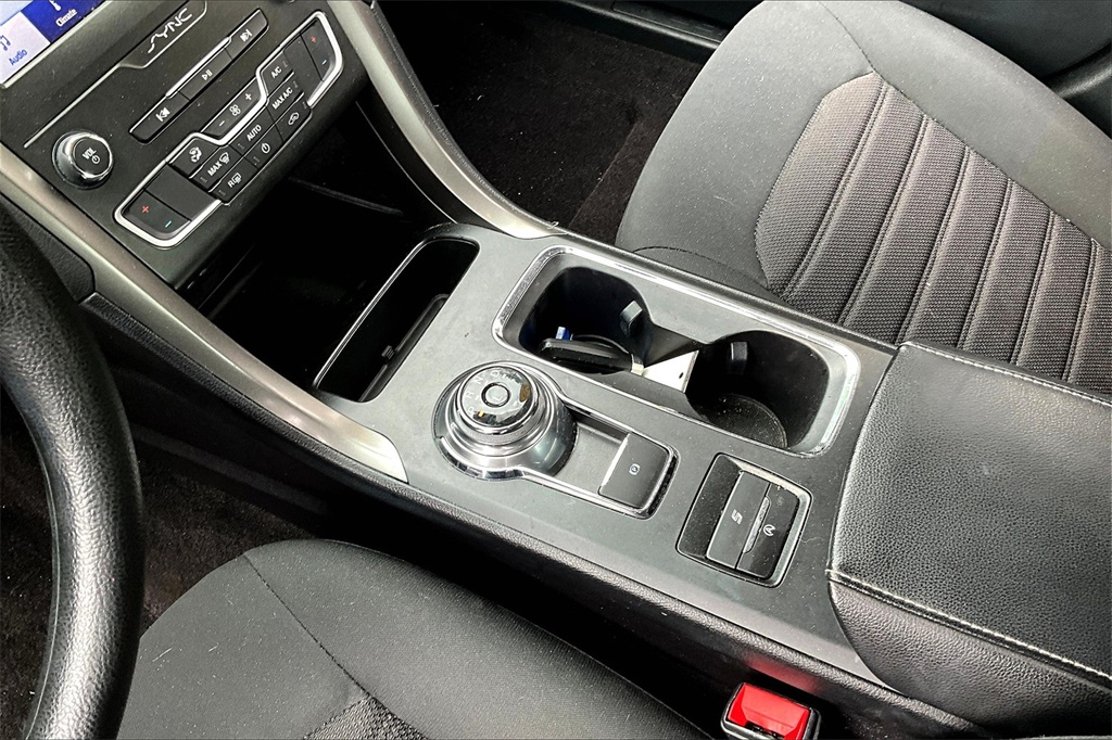 2020 Ford Fusion SE - Photo 20