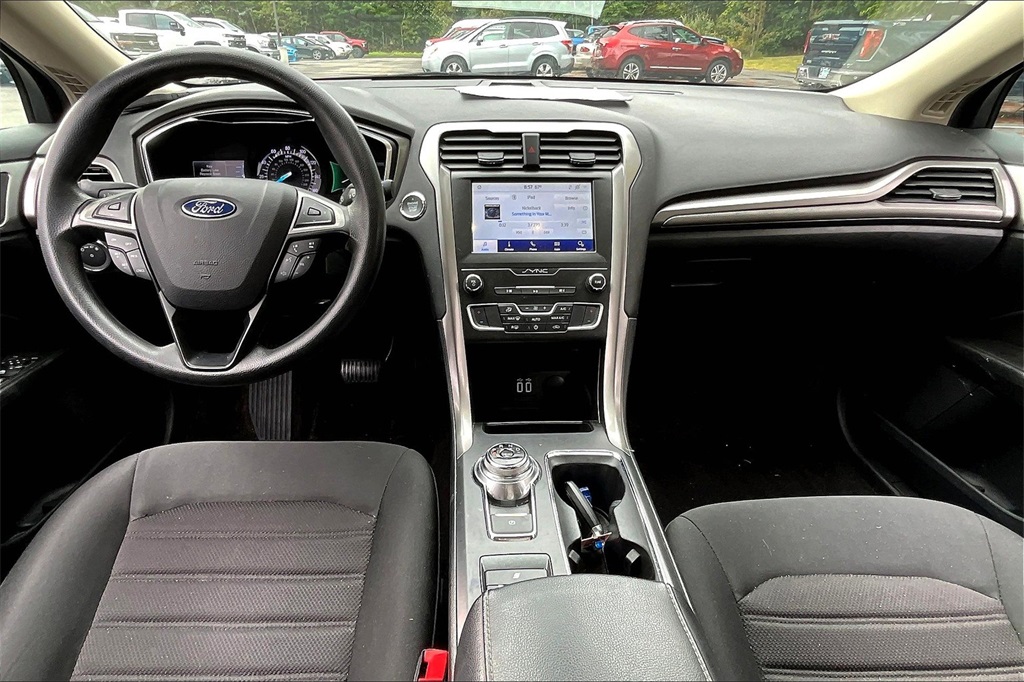 2020 Ford Fusion SE - Photo 21