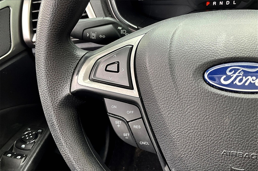 2020 Ford Fusion SE - Photo 23