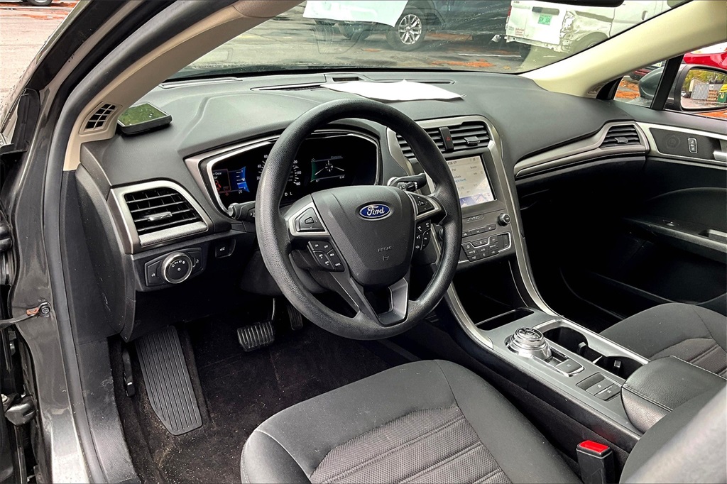 2020 Ford Fusion SE - Photo 8