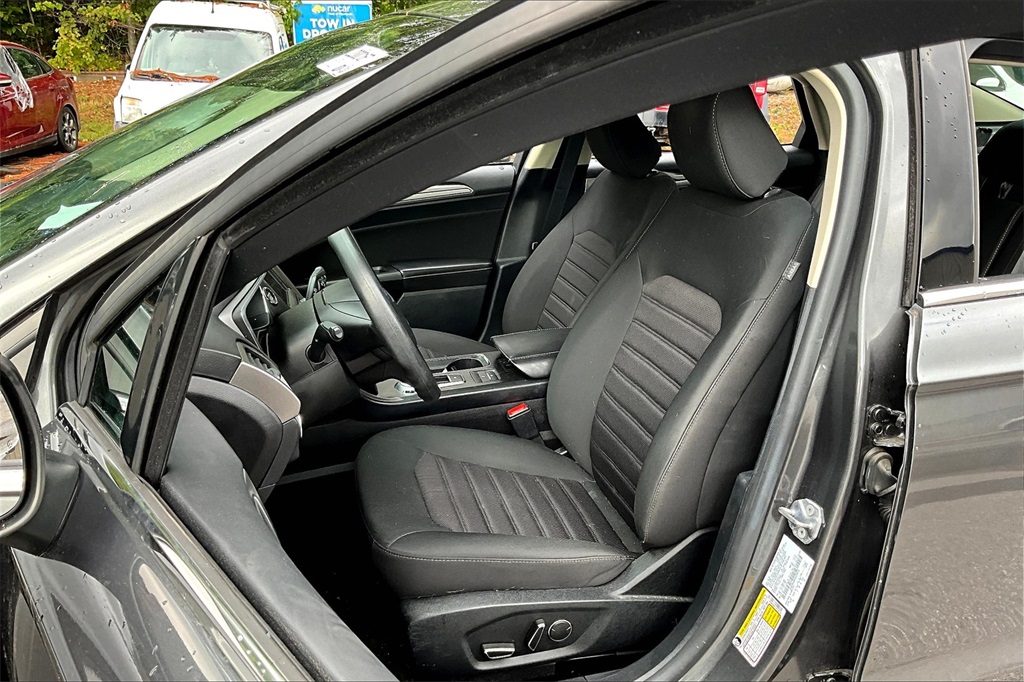 2020 Ford Fusion SE - Photo 10