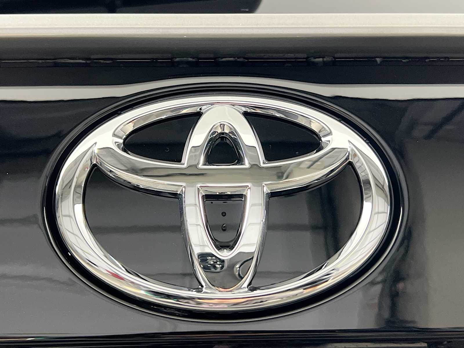 2025 Toyota RAV4 Limited - Photo 18