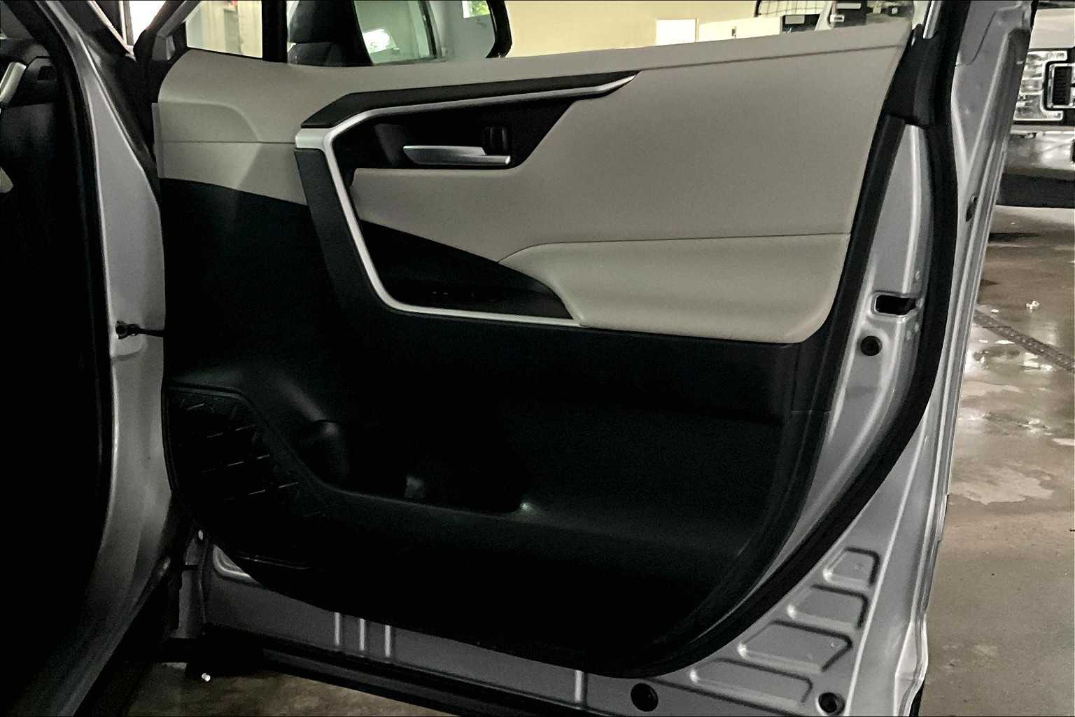2019 Toyota RAV4 XLE - Photo 12