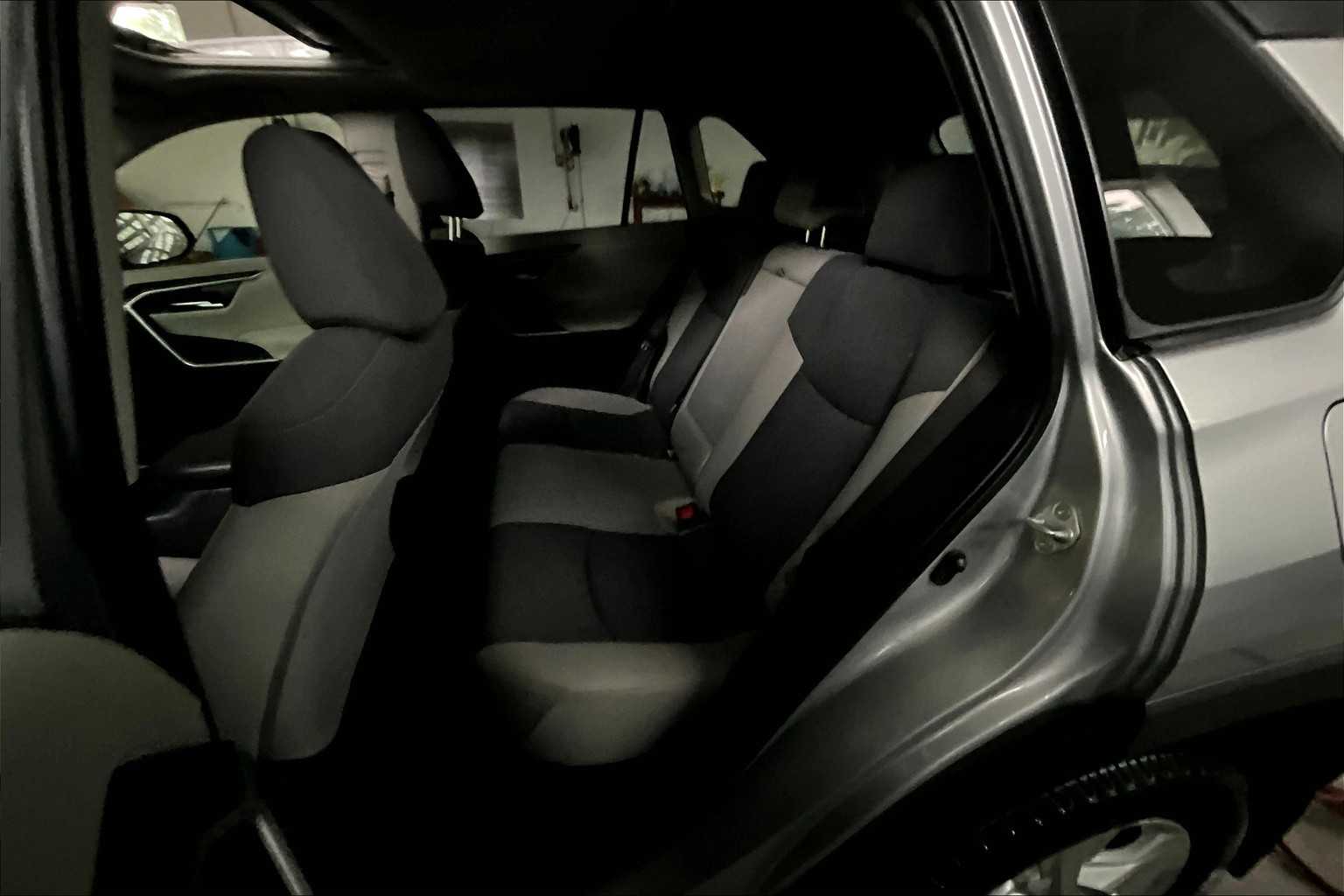 2019 Toyota RAV4 XLE - Photo 15