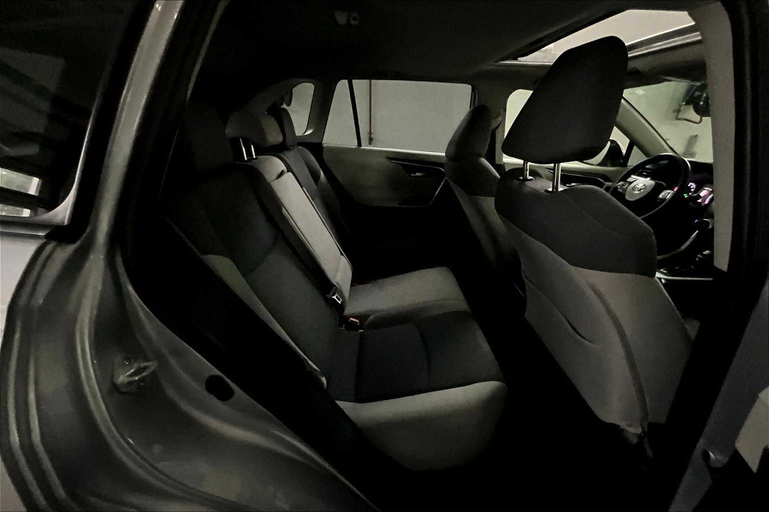 2019 Toyota RAV4 XLE - Photo 16
