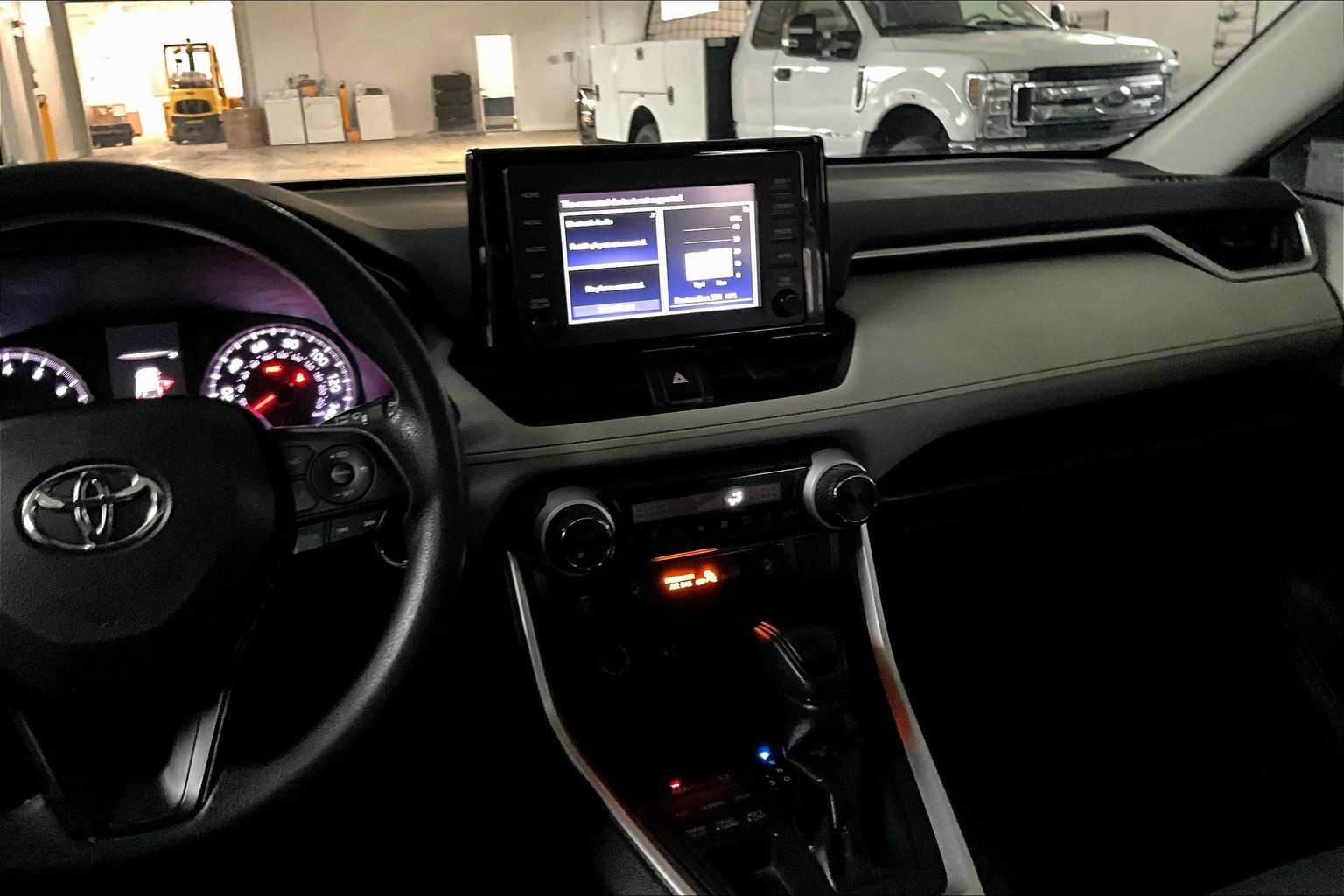 2019 Toyota RAV4 XLE - Photo 18