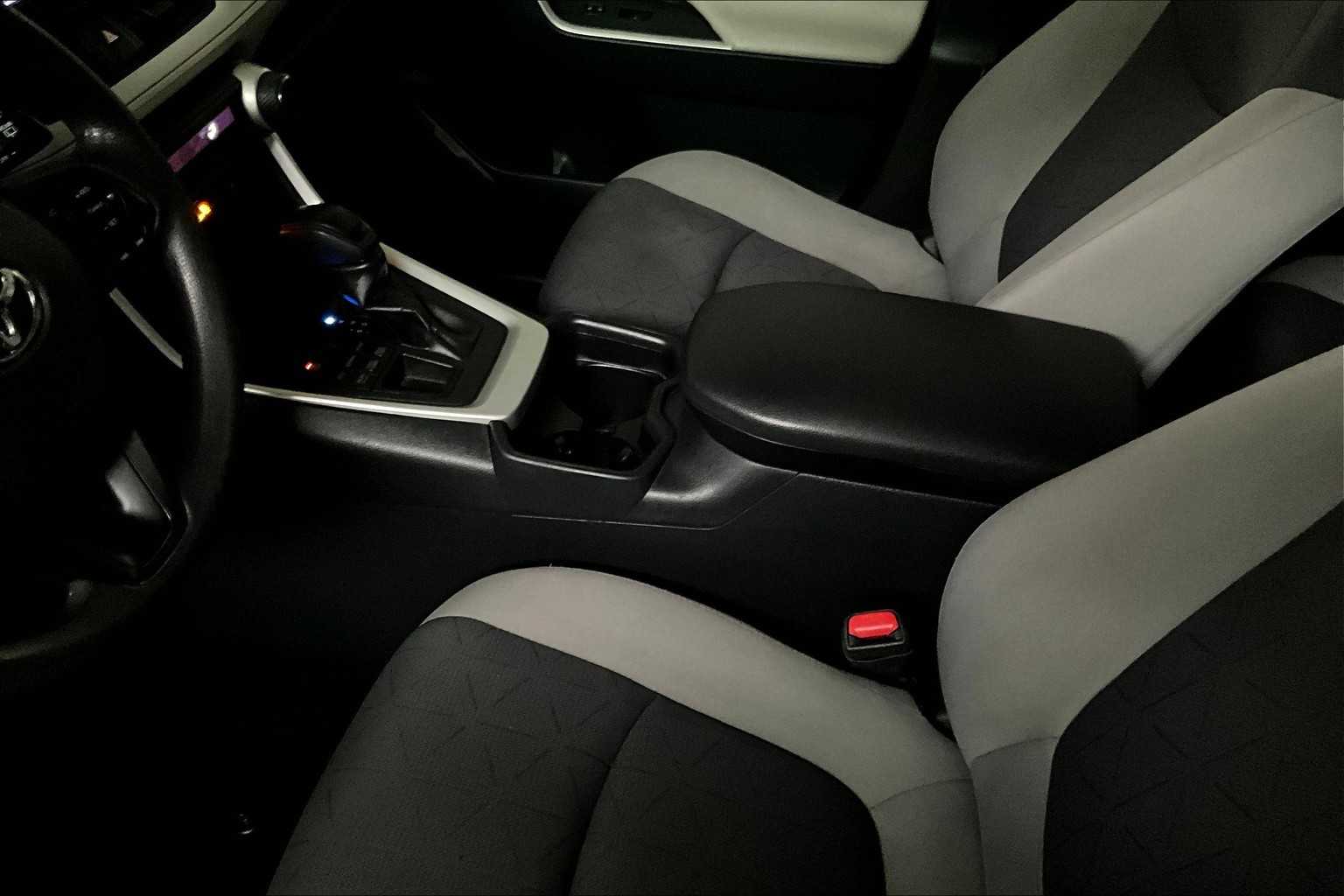 2019 Toyota RAV4 XLE - Photo 20