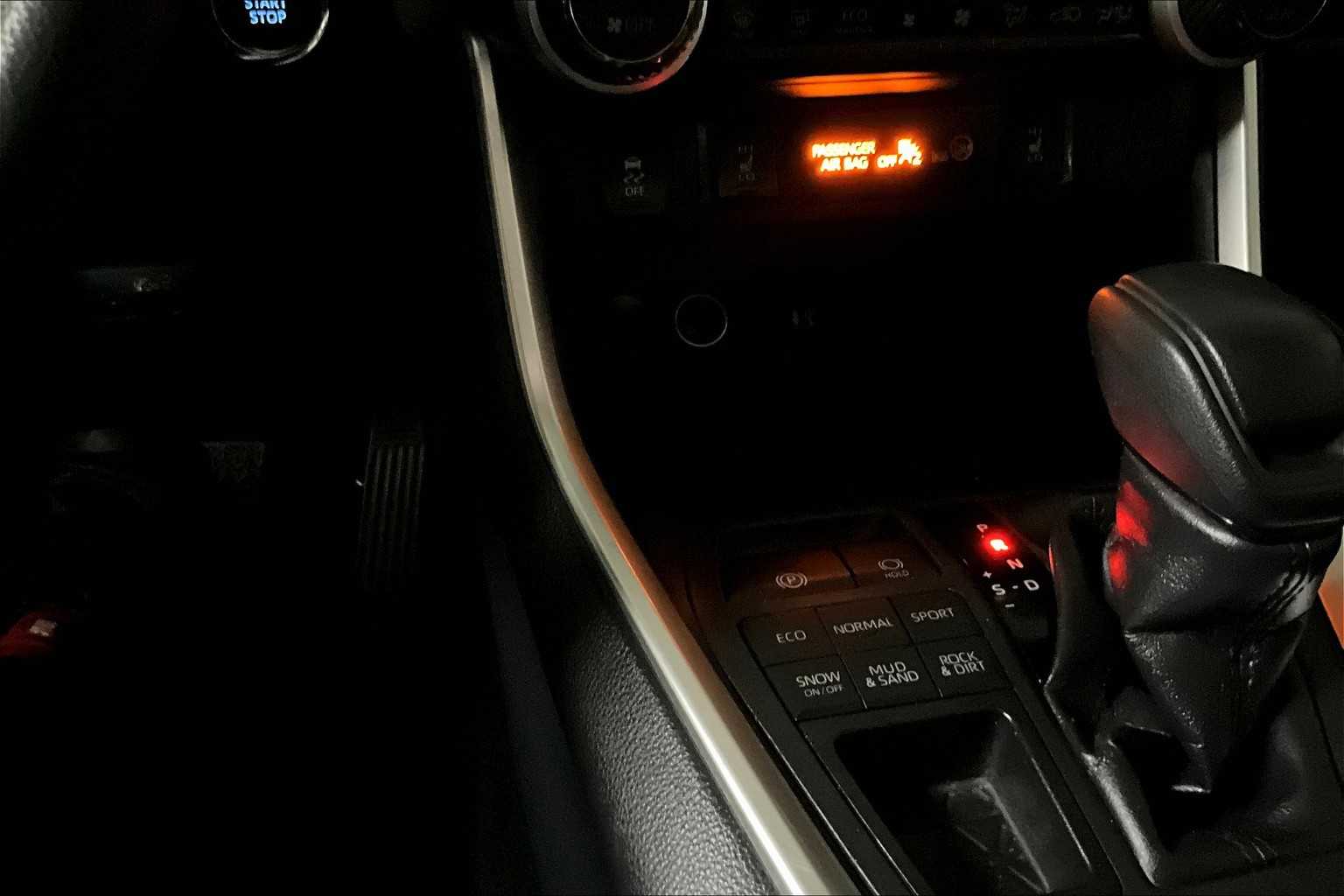 2019 Toyota RAV4 XLE - Photo 26