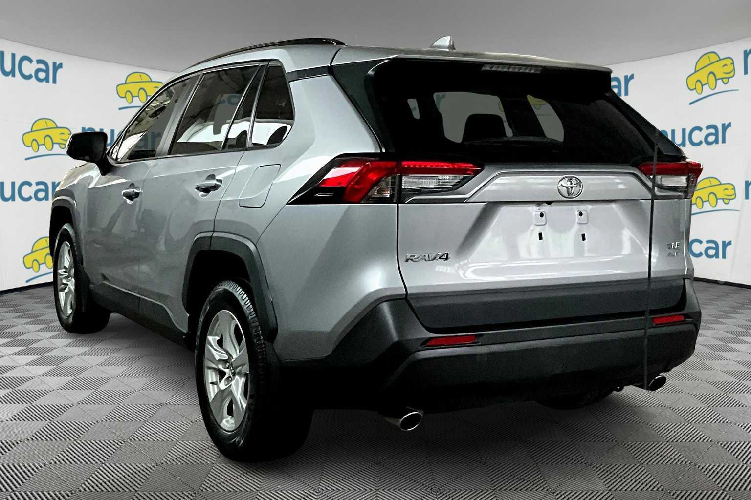 2019 Toyota RAV4 XLE - Photo 4