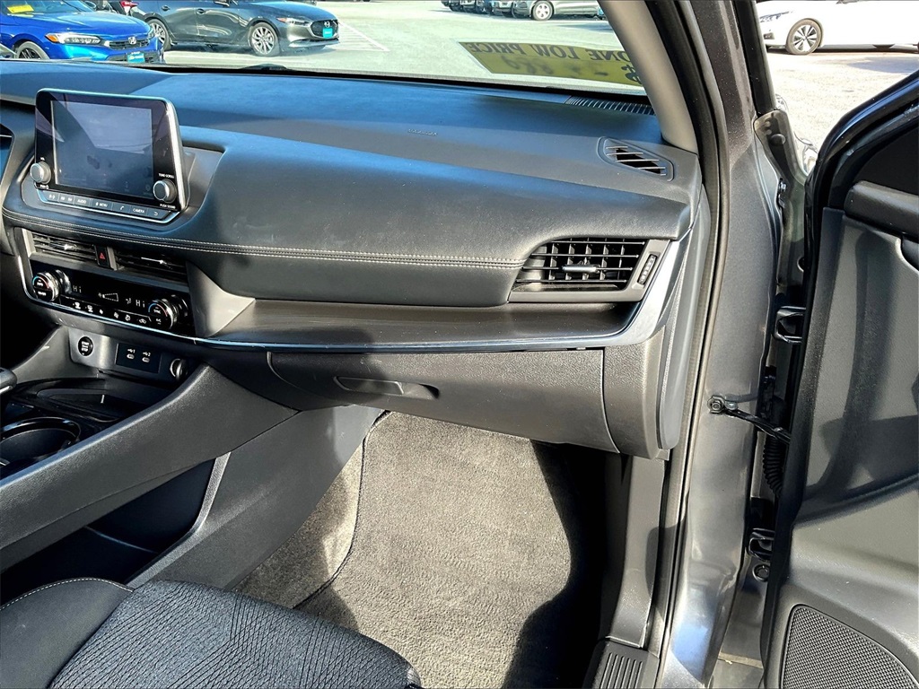 2024 Nissan Rogue SV - Photo 13