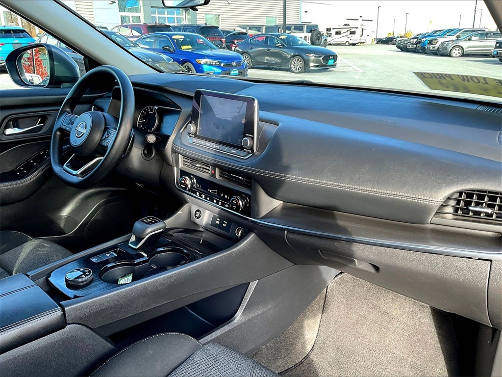 2024 Nissan Rogue SV - Photo 14
