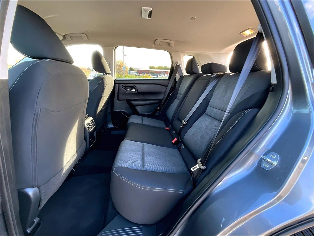 2024 Nissan Rogue SV - Photo 15